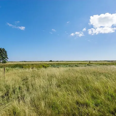 Three-bedroom Holiday In * Hals